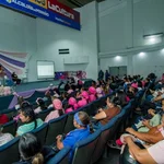 Mujeres neoespartanas se unen por la vida y la prevención en el foro “Valentía Rosa"