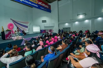 Mujeres neoespartanas se unen por la vida y la prevención en el foro “Valentía Rosa"