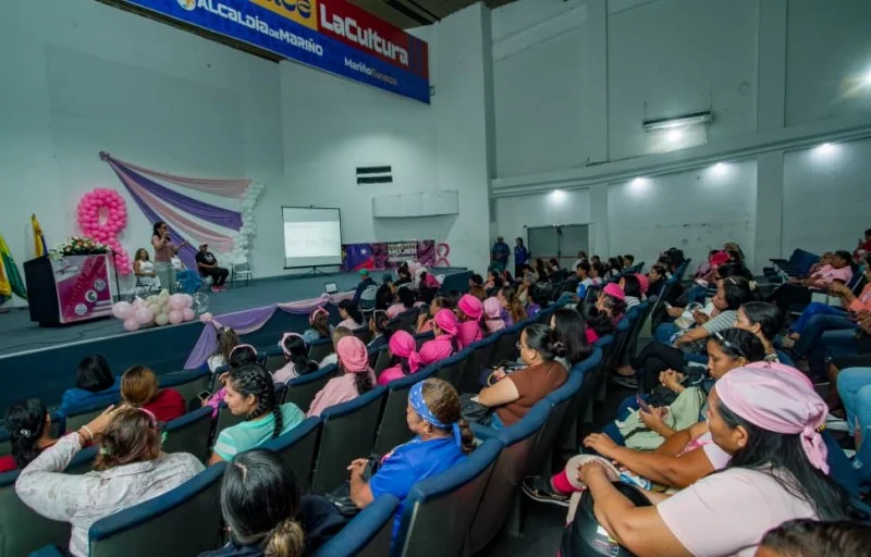 Mujeres neoespartanas se unen por la vida y la prevención en el foro “Valentía Rosa"