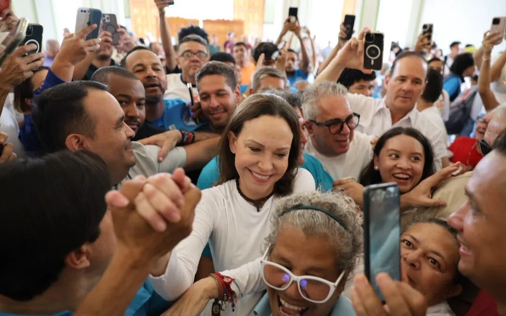 «Estoy aquí, con ustedes»: María Corina Machado confirma su regreso a Venezuela