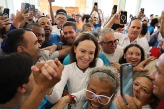 «Estoy aquí, con ustedes»: María Corina Machado confirma su regreso a Venezuela