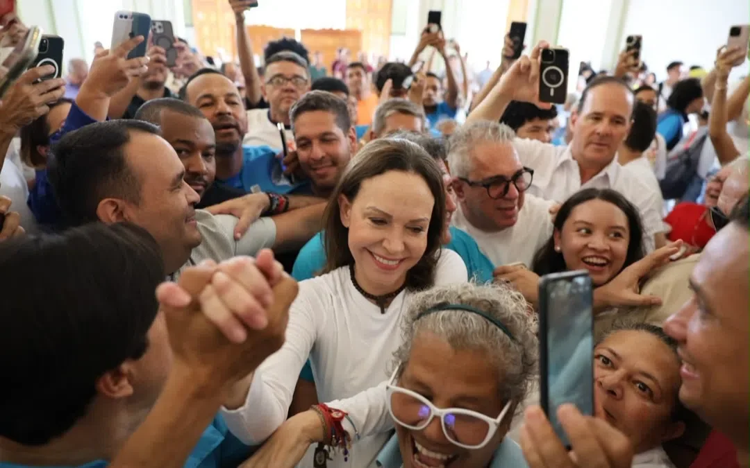 «Estoy aquí, con ustedes»: María Corina Machado confirma su regreso a Venezuela