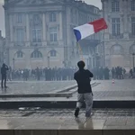 Francia afronta una nueva semana de movilizaciones sociales con caceroladas y protestas
