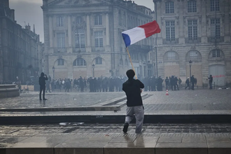 Francia afronta una nueva semana de movilizaciones sociales con caceroladas y protestas