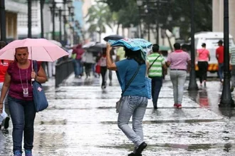 Intensas lluvias por segundo día consecutivo colapsaron Caracas y otros estados del país