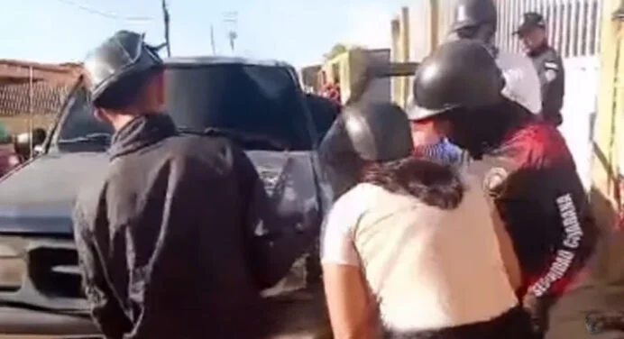 Conductor arrolla a familia en el sector El Palito de Juan Griego