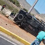 Vuelca camioneta en el elevado de Macho Muerto en Margarita