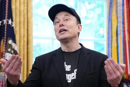 Musk insta a cambiar el nombre de la IA por "superinteligencia"