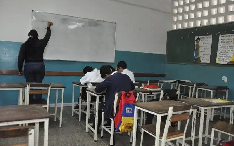 Crisis eléctrica constituye el problema número uno del sector educativo tras el arranque del año escolar