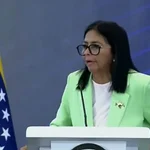 ¿Dolarizar la economía? El comentario viral de Delcy Rodríguez en plena asamblea de Fedecámaras