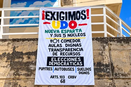 Estudiantes de la Udone exigen rescate de su universidad